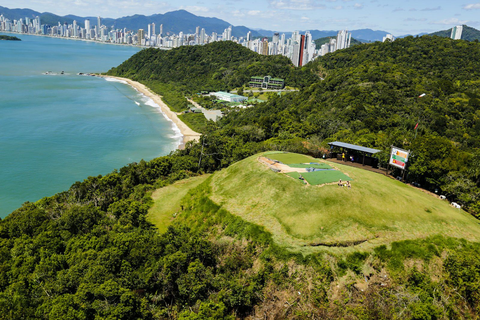 Balneário Camboriú celebra a concessão do Complexo Turístico Morro do Careca à Volare Empreendimentos Turísticos Ltda