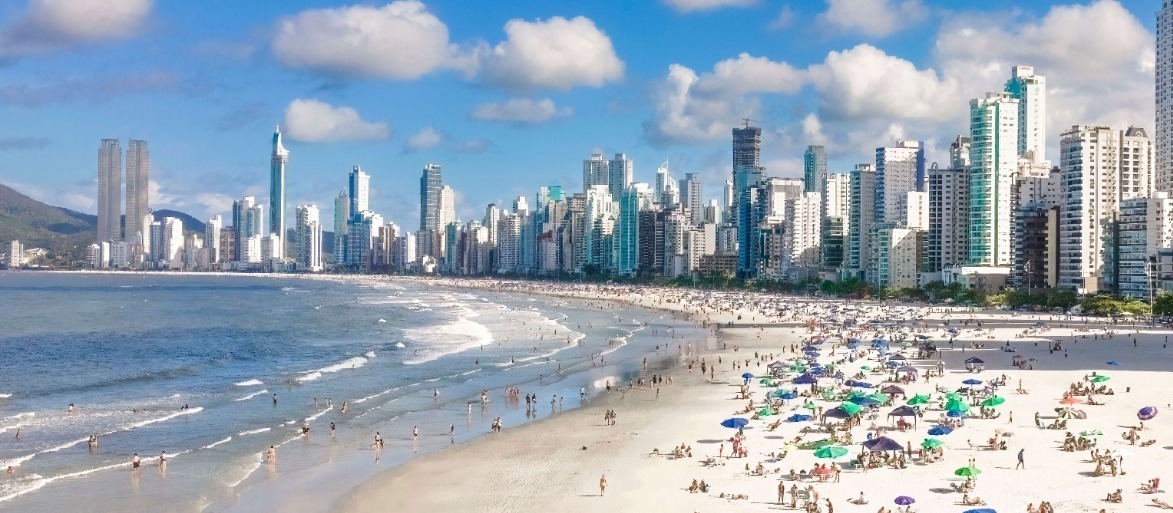A Magnífica Ascensão Vertical de Balneário Camboriú - Dos 10 maiores residenciais do Brasil, 07 estão aqui